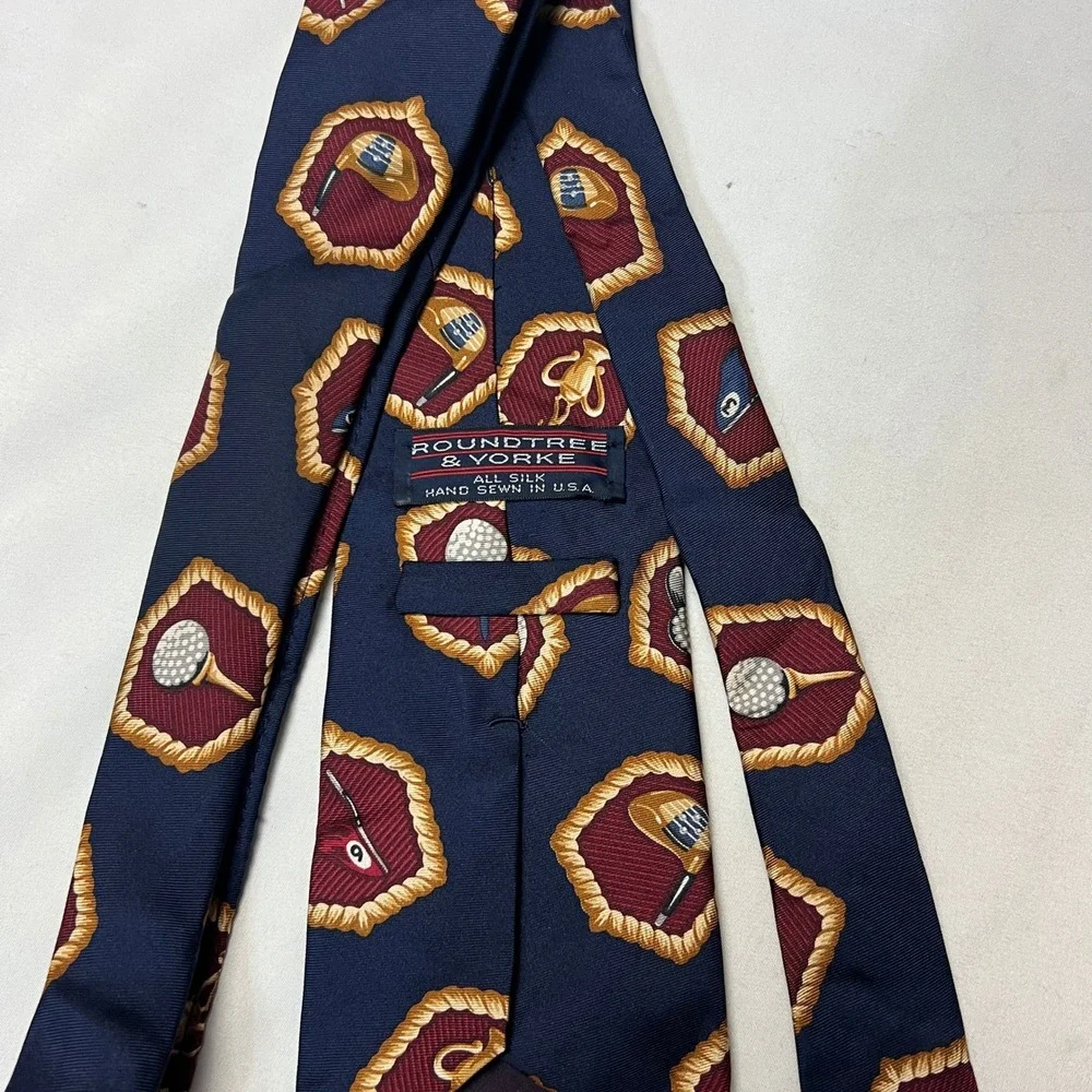 Roundtree & Yorke Necktie Golf Theme Novelty Silk Golf Clubs Trophy USA Dad Gift